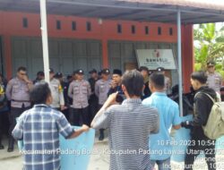 Forum Pemuda Peduli Padang Lawas Utara ( FPP PALUTA ). Melakukan Aksi Di Depan Kantor BAWASLU Kecematan Padang Bolak, Kabupaten Paluta